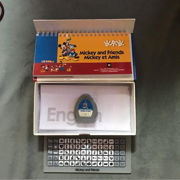 Cricut Disney MICKEY AND FRIENDS shapes - Picture 5 of 16